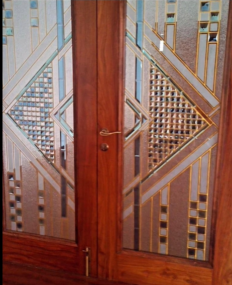 شركة متخصصة في تركيب الزجاج الملون في جدة: 0599808883