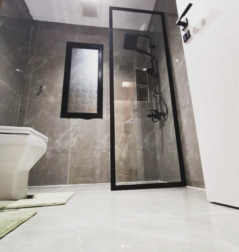 فواصل زجاجية أنيقة للحمامات والمكاتب في جدة: 0599808883